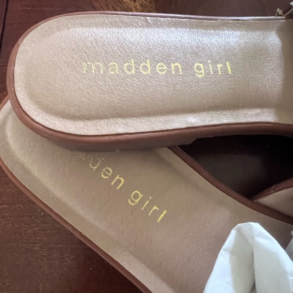 Madden Girl Tan Quilted Mules with Gold Chain - Picture 4 of 6